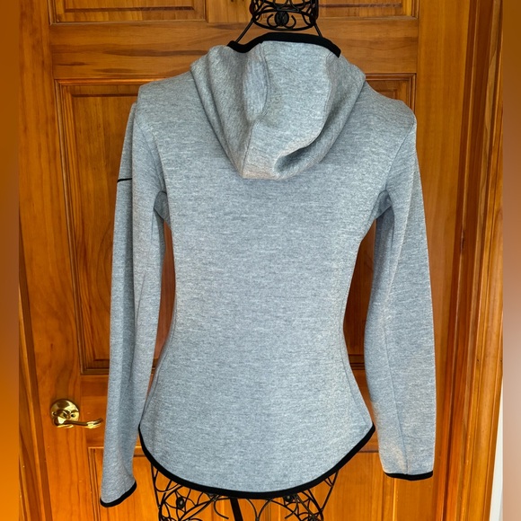 Nike Dri-Fit Hooded Sweatshirt w/Pockets and Thumb Holes, Light Gray, Small - Picture 9 of 16